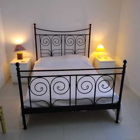 Poppey Villa Péret Buitenkant foto