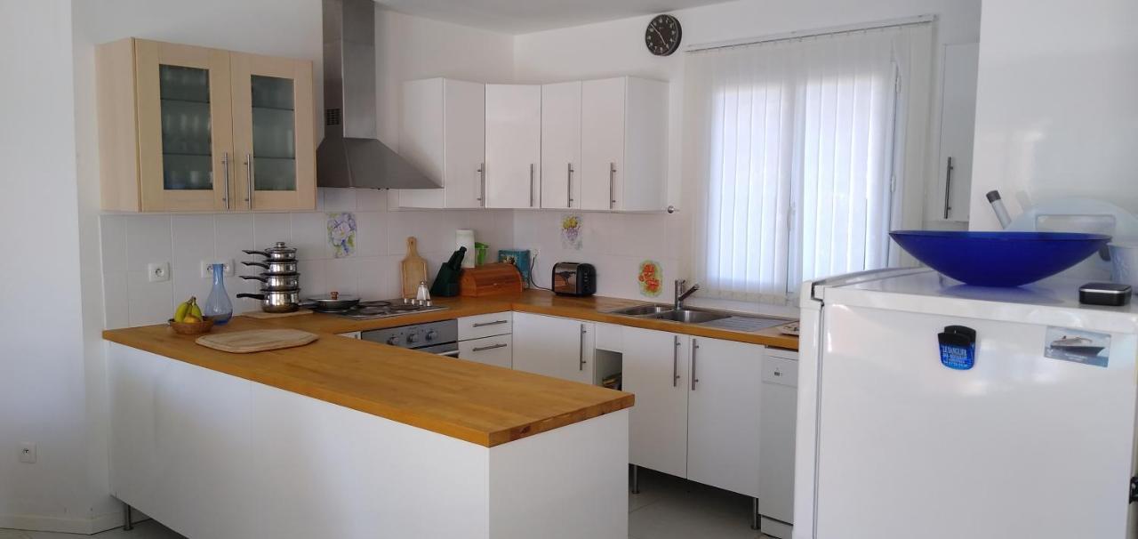 Poppey Villa Péret Buitenkant foto