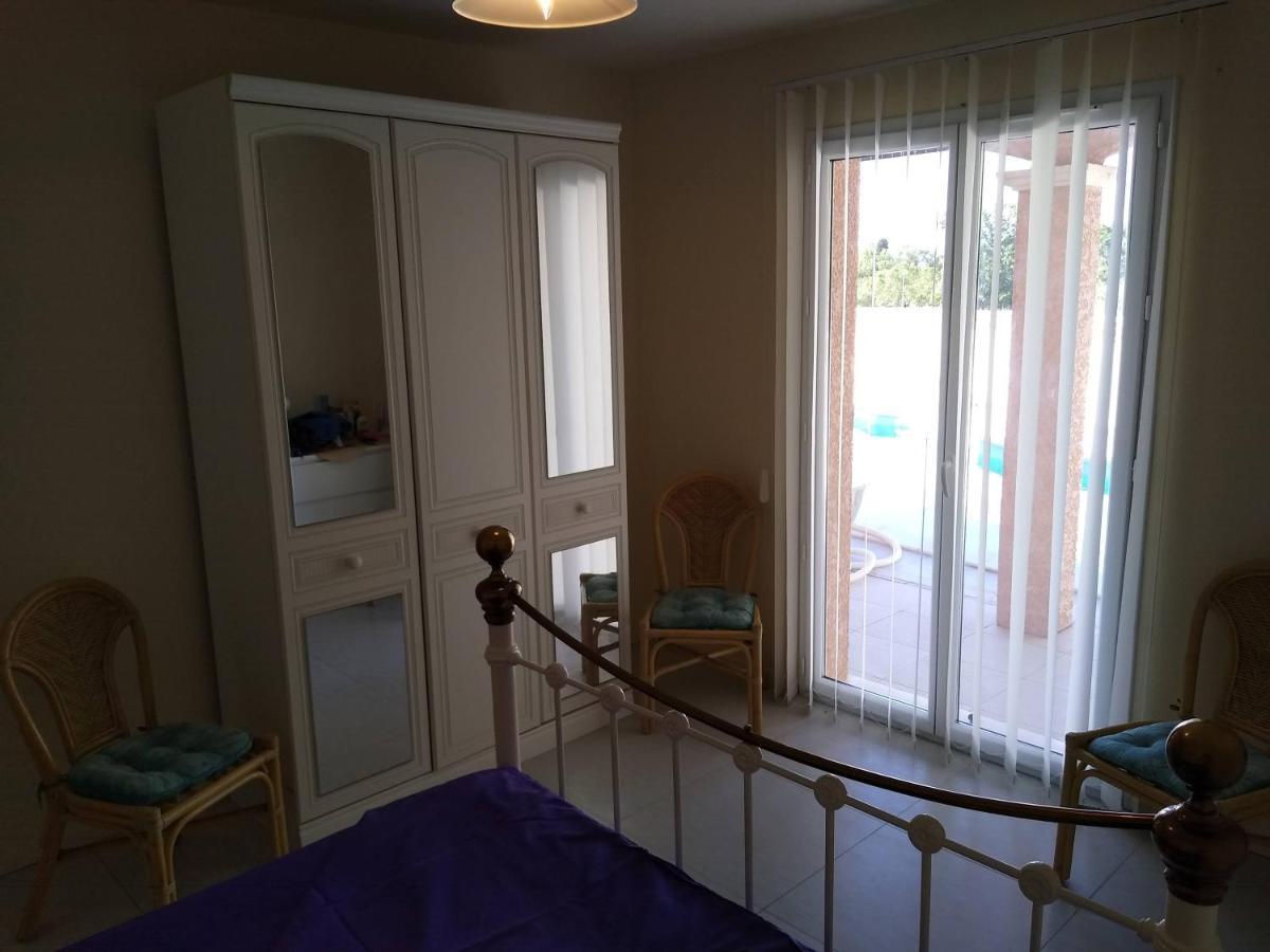 Poppey Villa Péret Buitenkant foto